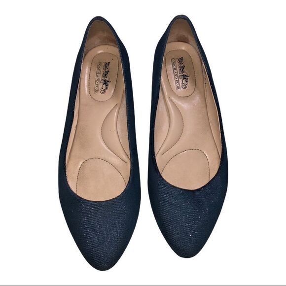 Coach and Four Slip on Flats left 7.5 right 8 - Picture 4 of 6
